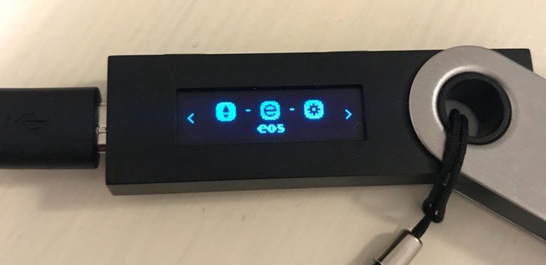 Ledger Nano S Đã Có Thể “Chế” Để Lưu Trữ EOS Mainnet